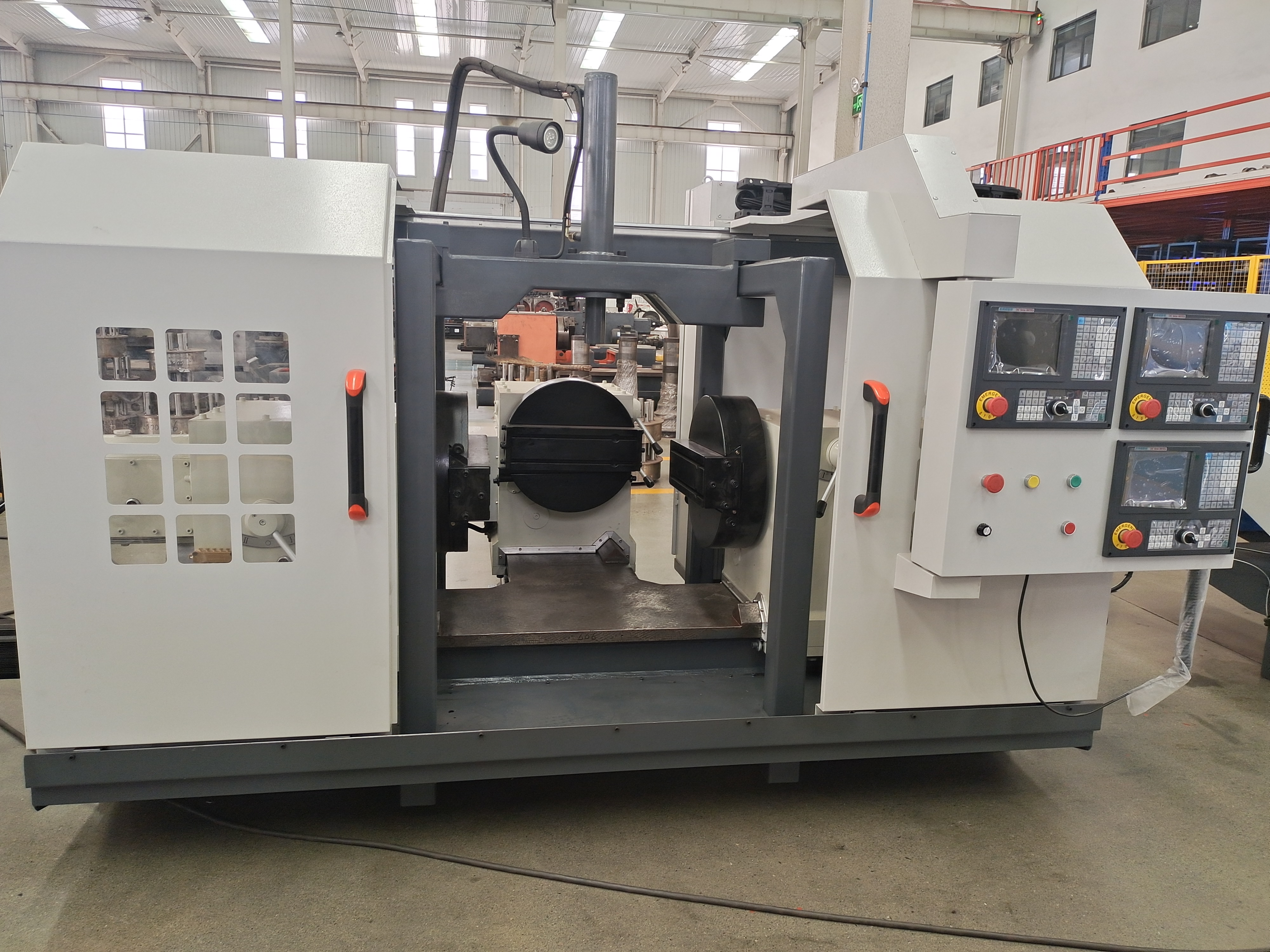 泊頭閥門（mén）專用數控機床（chuáng）17C吃瓜网機械閥門三麵車床