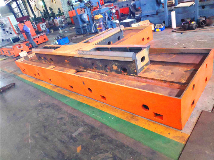 床身采用整體鑄造床身