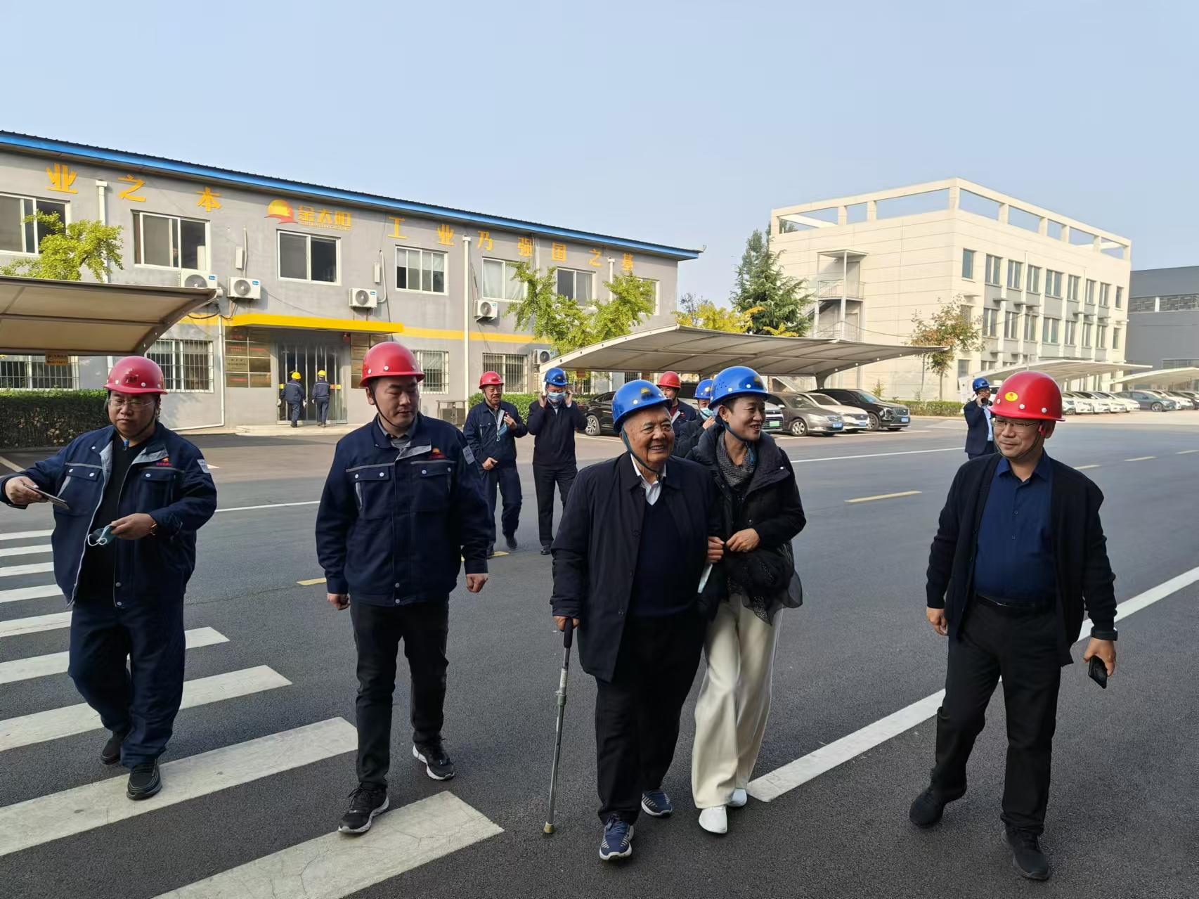 知名鑄造專家馬敬仲老先生（shēng）蒞臨嫩草影院鑄業（yè）調研指導