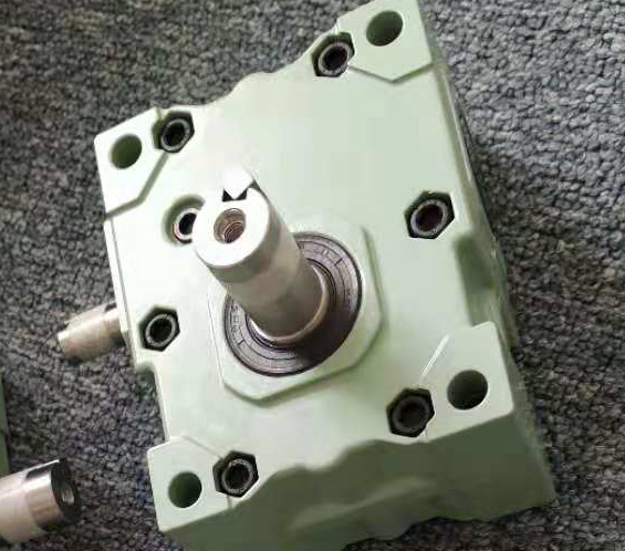 日本原裝（zhuāng）進口TSUBAKI椿本蝸輪蝸杆齒輪減速機型號：EWJ...